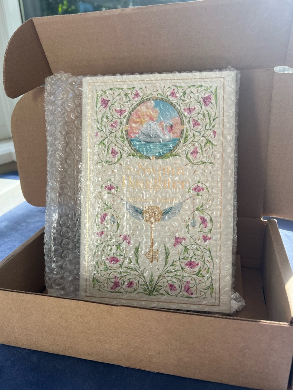 Fairyloot “The Swan’s Daughter” - Picture 2 of 3